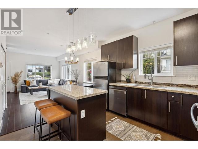 221 - 368 Ellesmere Street, House attached with 2 bedrooms, 2 bathrooms and 1 parking in Burnaby BC | Image 10