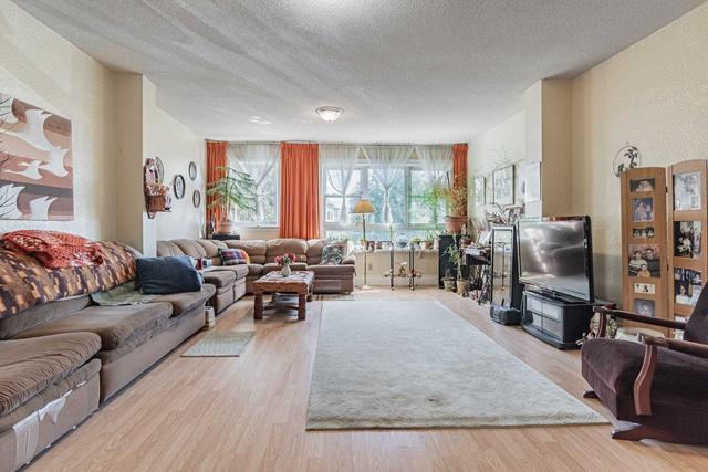 20 Kenora Cres, House detached with 3 bedrooms, 2 bathrooms and 14 parking in Toronto ON | Image 31
