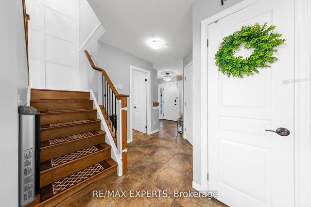690 Frontenac Cres, House detached with 3 bedrooms, 4 bathrooms and 4 parking in Woodstock ON | Image 2