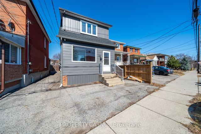 22 Goldwin Ave, House detached with 4 bedrooms, 3 bathrooms and 1 parking in Toronto ON | Image 1