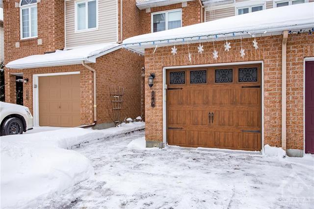 146 Grassy Plains Drive, Townhouse with 3 bedrooms, 3 bathrooms and 3 parking in Ottawa ON | Image 2