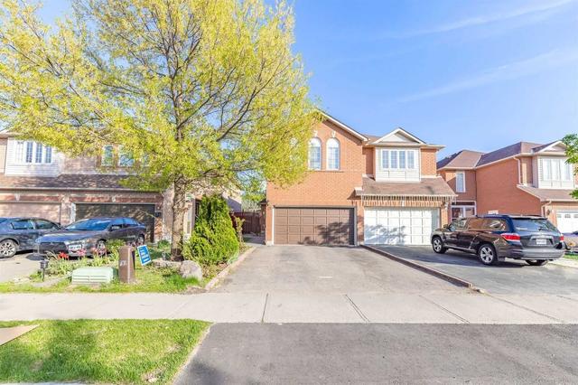 49 Lauraglen Cres, House semidetached with 4 bedrooms, 4 bathrooms and 6 parking in Brampton ON | Card Image