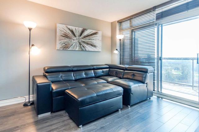 u # 819 - 8 Mondeo Dr, Condo with 1 bedrooms, 1 bathrooms and 2 parking in Toronto ON | Image 4