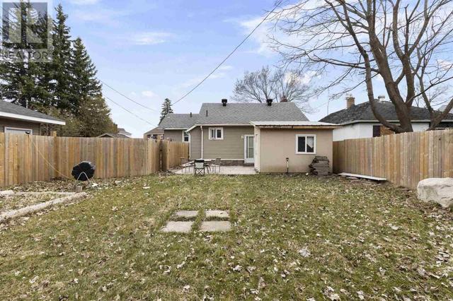 946 Wellington St E, House detached with 2 bedrooms, 1 bathrooms and null parking in Sault Ste. Marie ON | Image 28
