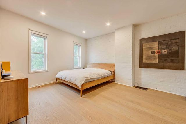 Upper - 356 King St E, House other with 1 bedrooms, 2 bathrooms and 1 parking in Toronto ON | Image 6