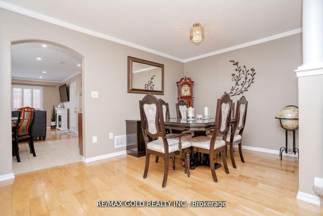 34 Jingle Cres, House semidetached with 3 bedrooms, 3 bathrooms and 3 parking in Brampton ON | Image 27