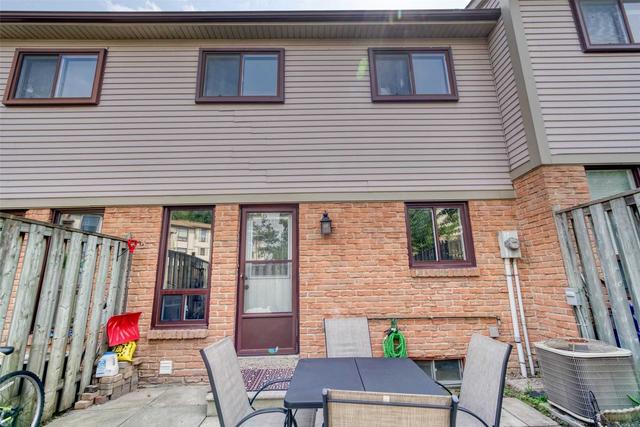 77 Mcmullen Cres, Townhouse with 3 bedrooms, 3 bathrooms and 2 parking in Brampton ON | Image 26