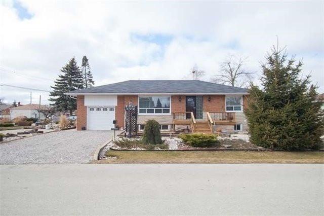 318 Weighton Dr, House detached with 2 bedrooms, 2 bathrooms and 2 parking in Oakville ON | Image 2