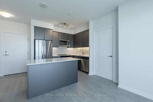 2614 - 7895 Jane St, Condo with 2 bedrooms, 2 bathrooms and 1 parking in Vaughan ON | Image 3