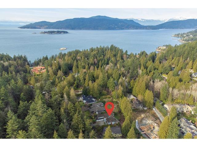 4941 Water Lane, House detached with 5 bedrooms, 4 bathrooms and null parking in West Vancouver BC | Image 2