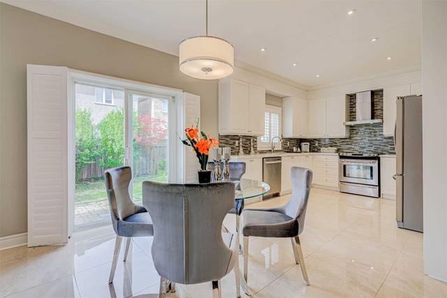 18 Carter Pl, House detached with 4 bedrooms, 5 bathrooms and 6 parking in Markham ON | Image 3