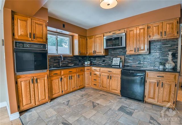 233 Magee Road, House detached with 3 bedrooms, 1 bathrooms and 5 parking in North Grenville ON | Image 8