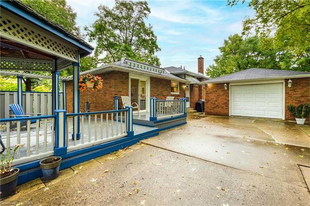 1095 Fairlane Avenue, House detached with 3 bedrooms, 2 bathrooms and 6 parking in Sarnia ON | Image 12