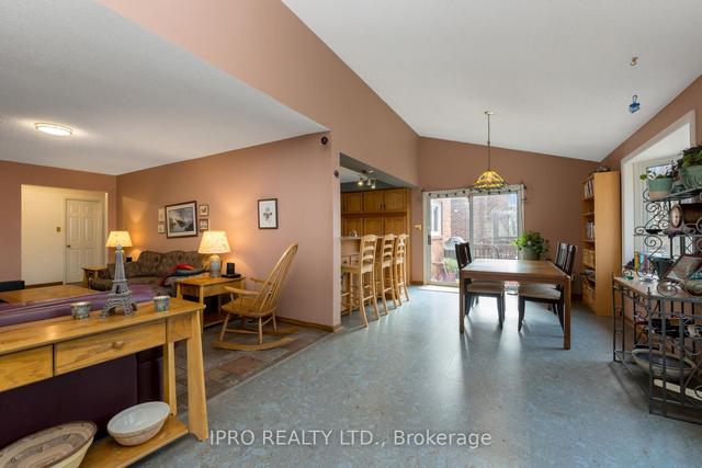 14 Mintwood Crt, House detached with 4 bedrooms, 3 bathrooms and 6 parking in Brampton ON | Image 4