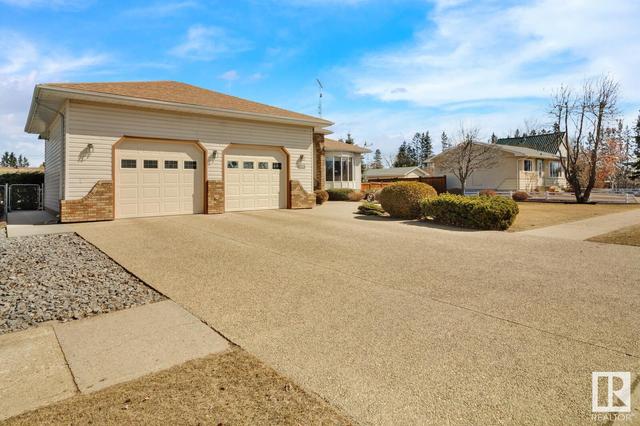 5116 53 Av, House detached with 4 bedrooms, 3 bathrooms and null parking in Mundare AB | Image 2