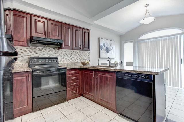 141 Royal Appian Cres, House attached with 3 bedrooms, 4 bathrooms and 4 parking in Vaughan ON | Image 13