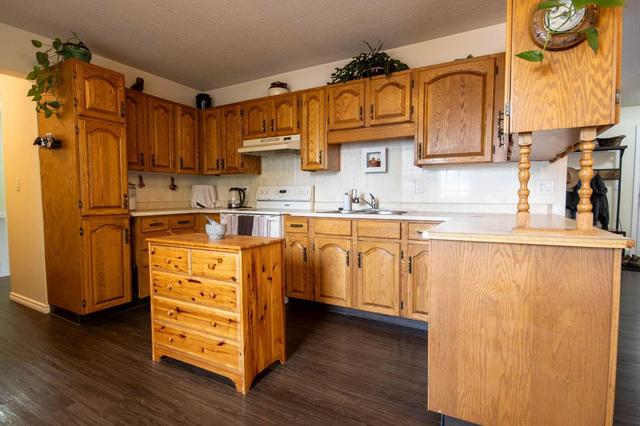 5210 42 Street, House detached with 4 bedrooms, 2 bathrooms and 4 parking in Olds AB | Image 9