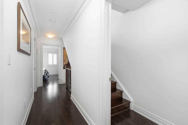 3883a Bloor St W, House attached with 3 bedrooms, 2 bathrooms and 2 parking in Toronto ON | Image 5