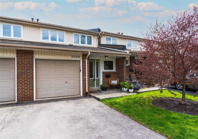 5229 Banting Crt, Townhouse with 3 bedrooms, 2 bathrooms and 2 parking in Burlington ON | Image 12