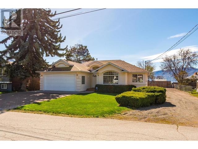 4123 San Clemente Avenue, House detached with 3 bedrooms, 2 bathrooms and 6 parking in Peachland BC | Image 2
