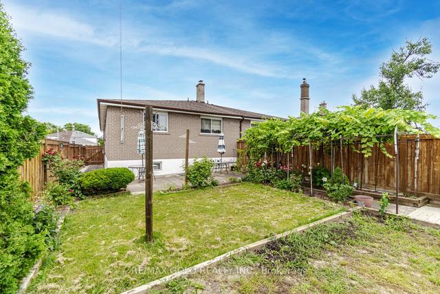 80 Cherrylawn Ave, House semidetached with 3 bedrooms, 3 bathrooms and 3 parking in Toronto ON | Image 33