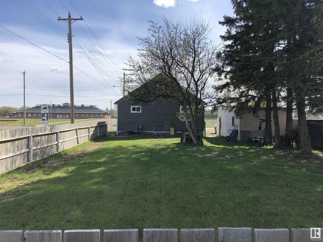 4902 53 Av, House attached with 3 bedrooms, 2 bathrooms and null parking in Vegreville AB | Image 27