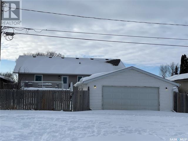 810 Centre Street, House detached with 5 bedrooms, 3 bathrooms and null parking in Meadow Lake SK | Image 12