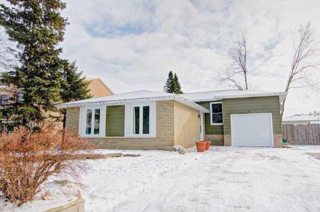 14 Parkview Dr, House detached with 3 bedrooms, 1 bathrooms and 4 parking in Orangeville ON | Image 1