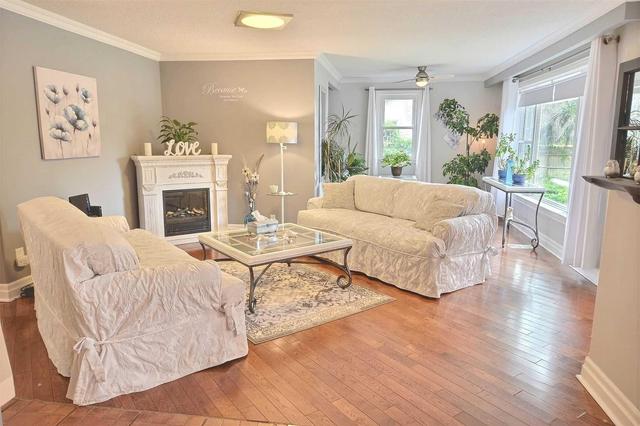 88 Donald St, House detached with 3 bedrooms, 2 bathrooms and 4 parking in Barrie ON | Image 4