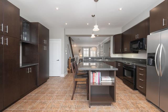 29 Shires Lane, House attached with 3 bedrooms, 3 bathrooms and 2 parking in Toronto ON | Image 4