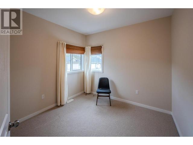 2126 Lawrence Avenue, House detached with 5 bedrooms, 4 bathrooms and 5 parking in Penticton BC | Image 12