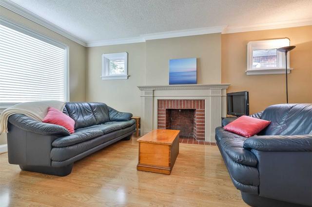 594 Broadway Ave, House detached with 2 bedrooms, 1 bathrooms and 2 parking in Toronto ON | Image 5