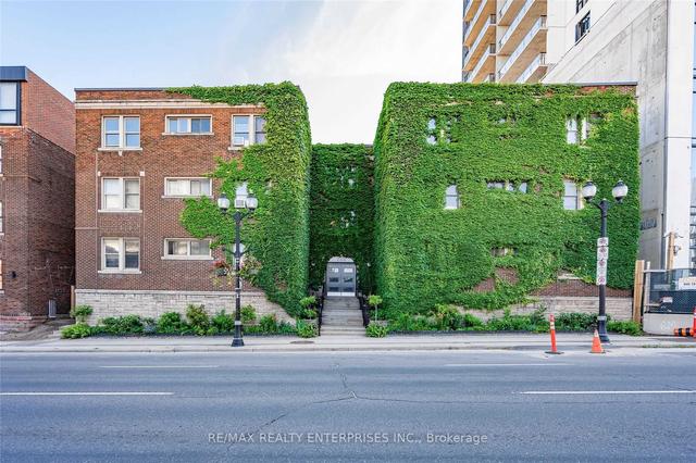 6 - 285 King St W, Condo with 2 bedrooms, 1 bathrooms and 0 parking in Hamilton ON | Image 1