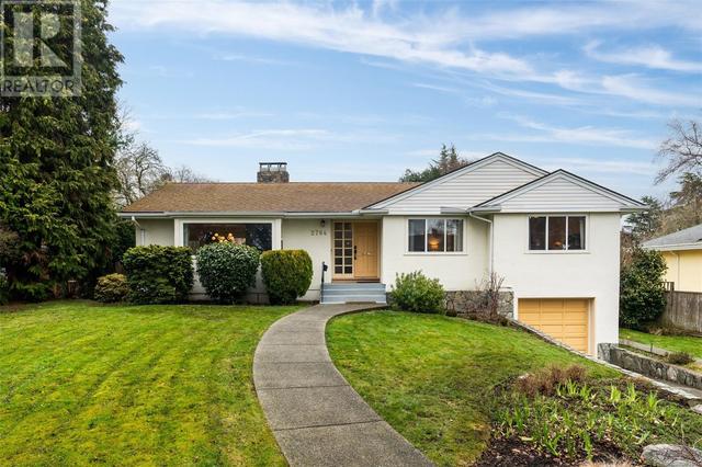 2764 Dorset Rd, House detached with 3 bedrooms, 2 bathrooms and 2 parking in Oak Bay BC | Image 2