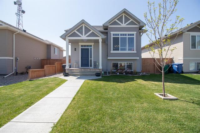 1030 Alice Birch Point N, House detached with 4 bedrooms, 3 bathrooms and 3 parking in Lethbridge AB | Image 2