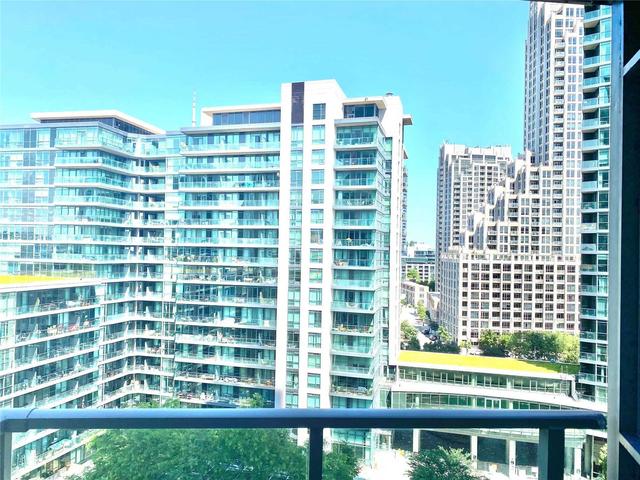 1003 - 219 Fort York Blvd, Condo with 2 bedrooms, 2 bathrooms and 1 parking in Toronto ON | Image 5