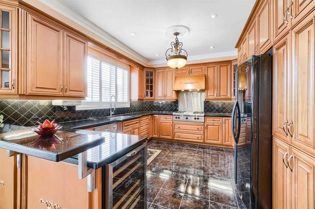 122 Valleycreek Dr, House detached with 4 bedrooms, 5 bathrooms and 7 parking in Brampton ON | Image 5