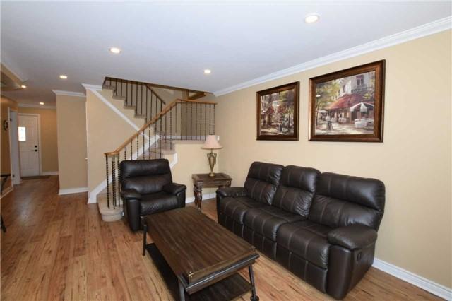 4262 Camaro Crt, House detached with 3 bedrooms, 2 bathrooms and 2 parking in Mississauga ON | Image 4