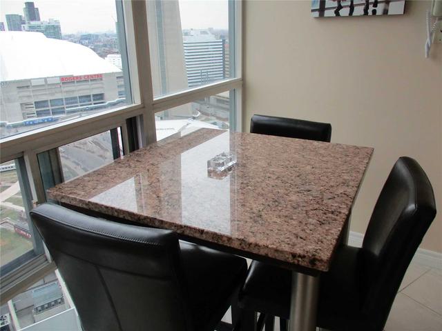 3611 - 30 Grand Trunk Cres, Condo with 2 bedrooms, 2 bathrooms and 1 parking in Toronto ON | Image 7