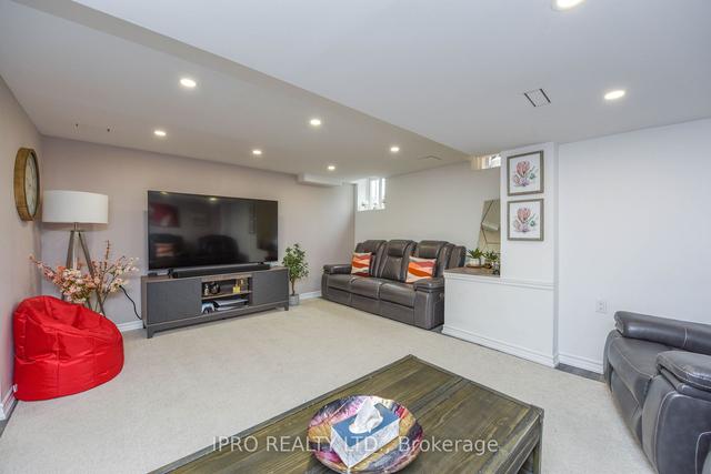 807 Gleeson Rd, House attached with 3 bedrooms, 4 bathrooms and 3 parking in Milton ON | Image 29