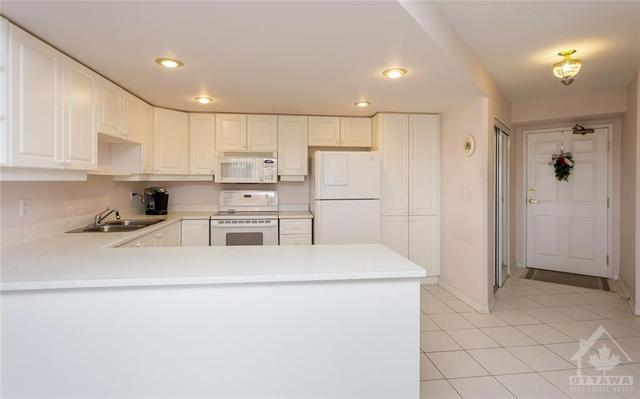 401 - 320 Centrum Boulevard, Condo with 2 bedrooms, 2 bathrooms and 1 parking in Ottawa ON | Image 6