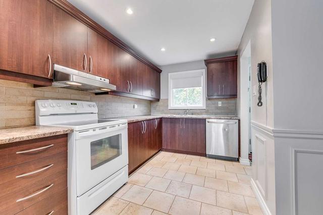 21 Northgate Blvd, House detached with 3 bedrooms, 2 bathrooms and 3 parking in Brampton ON | Image 2