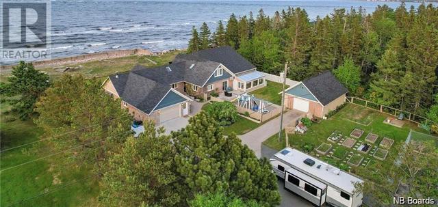 1670 Queen Elizabeth Drive, House detached with 4 bedrooms, 3 bathrooms and null parking in Bathurst NB | Image 1