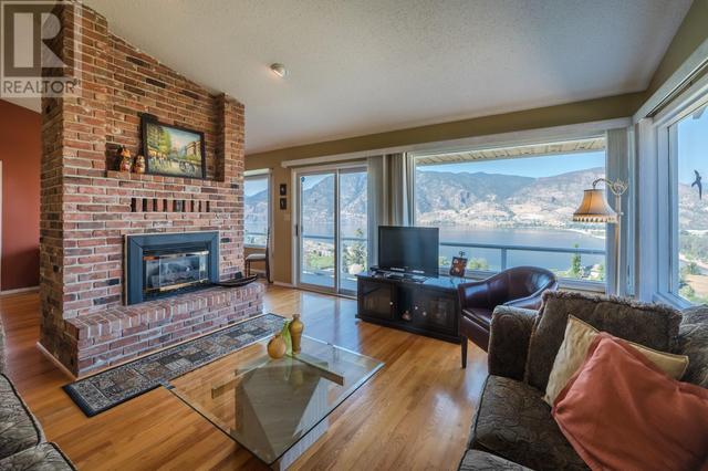 3915 Valleyview Road, House detached with 4 bedrooms, 3 bathrooms and 2 parking in Penticton BC | Image 9