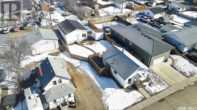 207 5th Avenue E, House detached with 3 bedrooms, 2 bathrooms and null parking in Biggar SK | Image 3
