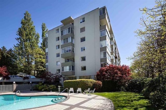 205 - 1425 Esquimalt Avenue, Condo with 1 bedrooms, 1 bathrooms and null parking in West Vancouver BC | Card Image