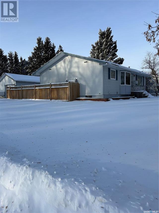 101 5th Avenue W, House detached with 6 bedrooms, 3 bathrooms and null parking in Kelvington SK | Image 3
