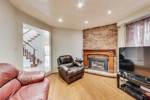 63 Esther Cres, House detached with 4 bedrooms, 4 bathrooms and 5 parking in Vaughan ON | Image 38