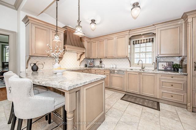 43 Galt St, House detached with 5 bedrooms, 3 bathrooms and 9 parking in Guelph ON | Image 5