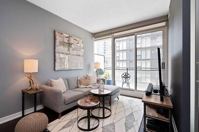 722 - 8 Telegram Mews, Condo with 1 bedrooms, 2 bathrooms and 1 parking in Toronto ON | Image 1